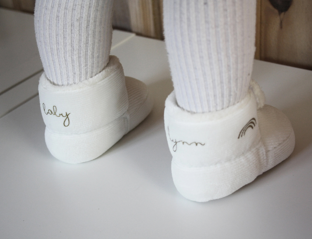 bottines-bebe-hiver-blanches-personnalisees-prenom-motif-dore