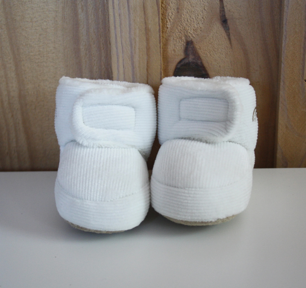 chaussons-bebe-blanc-scratch-velours-chaud-hiver-mixte