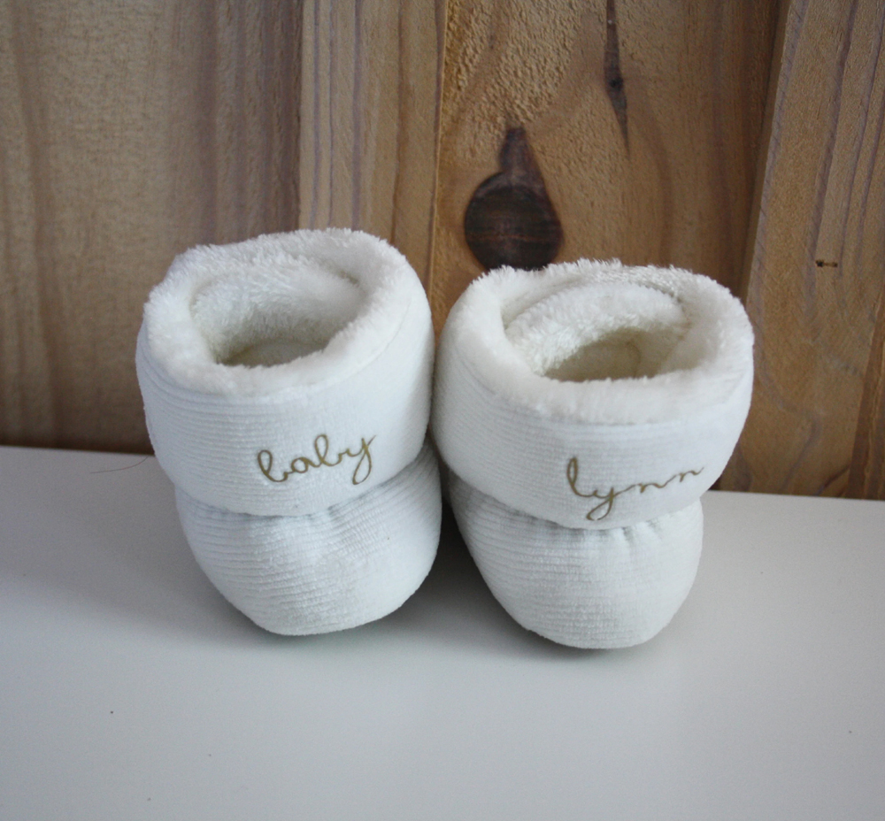 chaussons-bebe-blancs-personnalises-prenom-hiver-milk