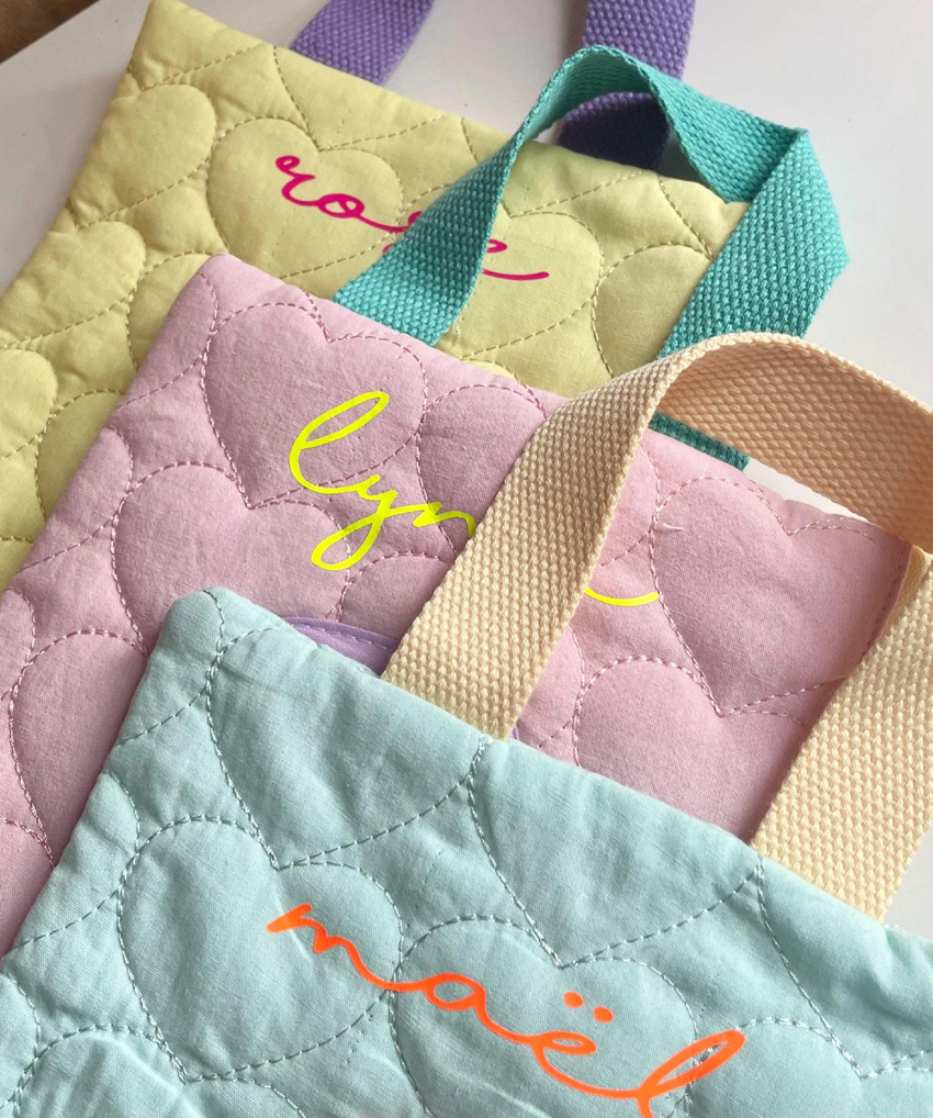 sac-enfant-coeur-personnalisé-prénom-pastel-matelassé-fille-école-cadeau