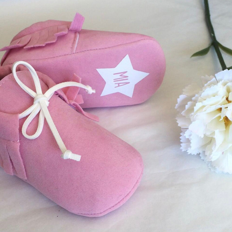 chaussons-bebe-rose-prenom-mia-personnalisation-etoile-flex
