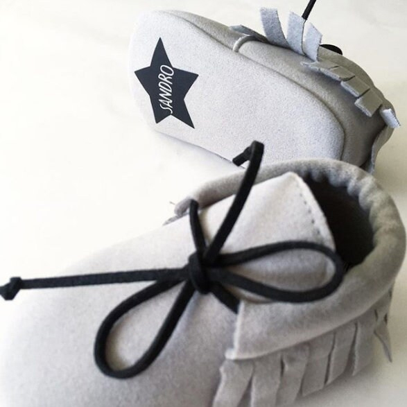 chaussons-bebe-souris-personnalises-prenom-sandro-etoile-little-mocs