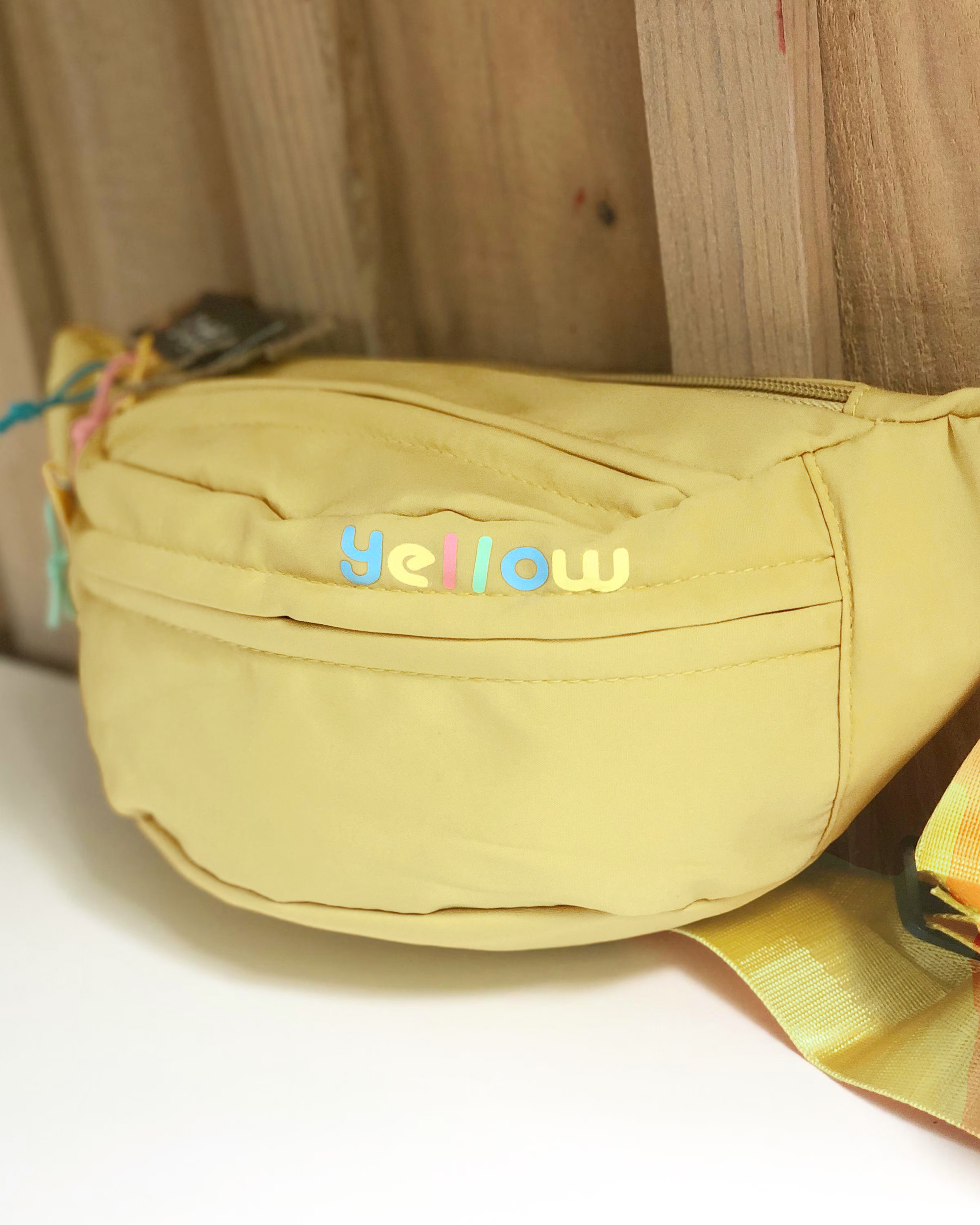 sac bandoulière jaune pastel mot personnalisable