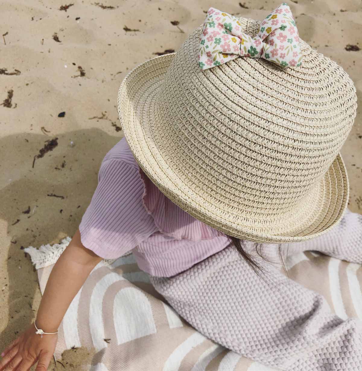 chapeau de plage enfant beige avec noeud