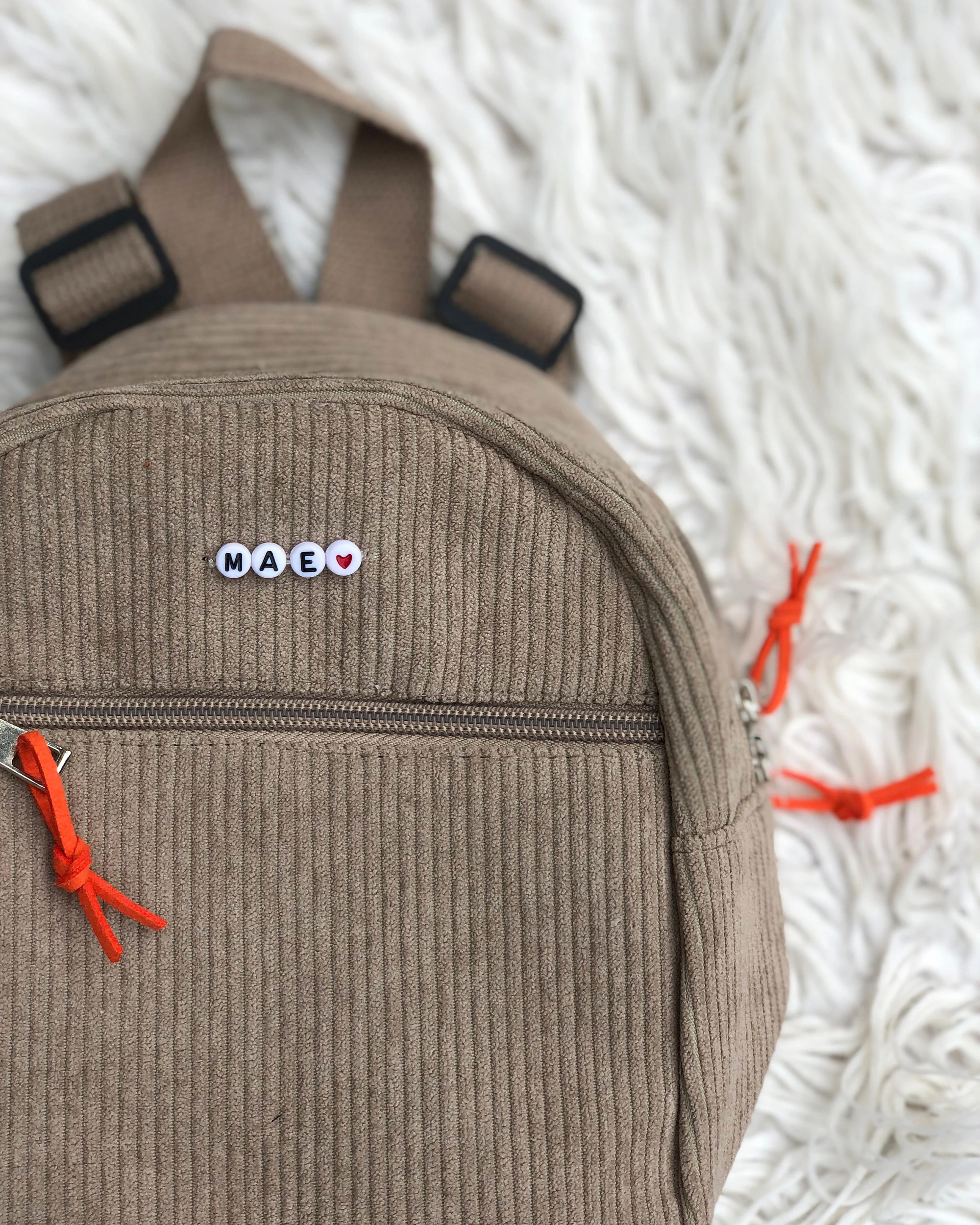 cartable velours cotele beige lien orange prenom noir et blanc coeur rouge