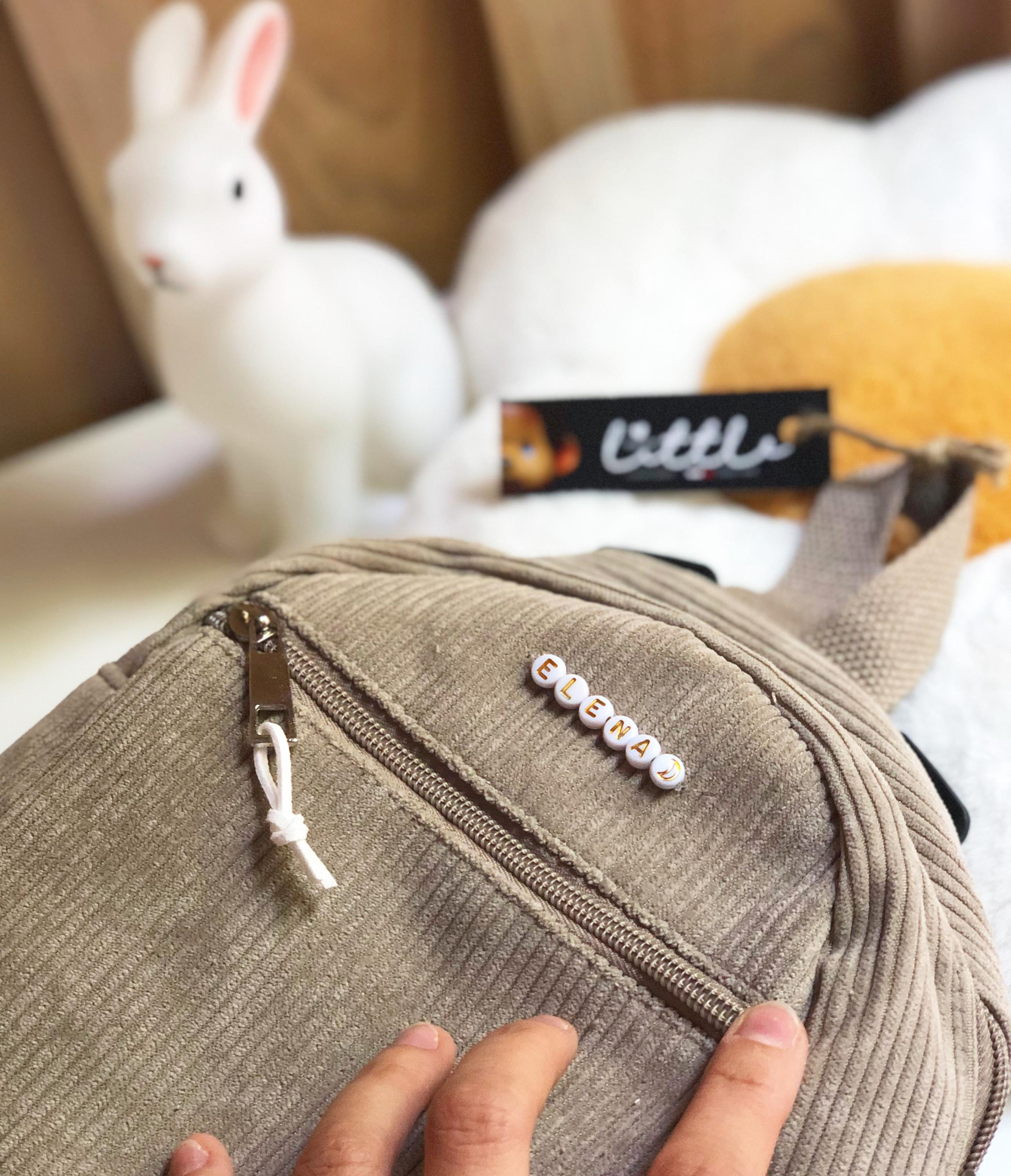 sac à dos zipé beige avec perles lettres