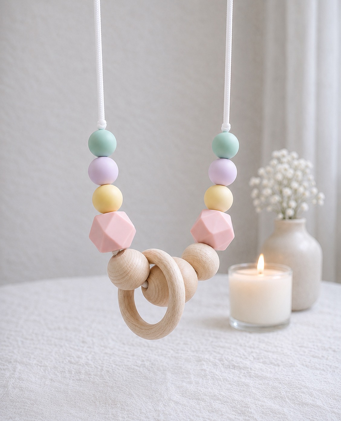collier-portage-bebe-silicone-pastel-multicolore-bois
