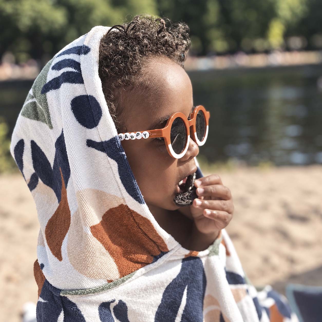 lunettes de soleil plage avec prénom noir et blanc