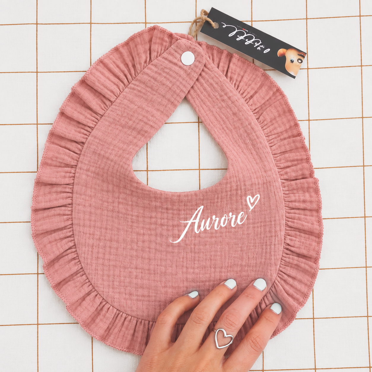 bavoir-rose-fronces-personnalise-naissance