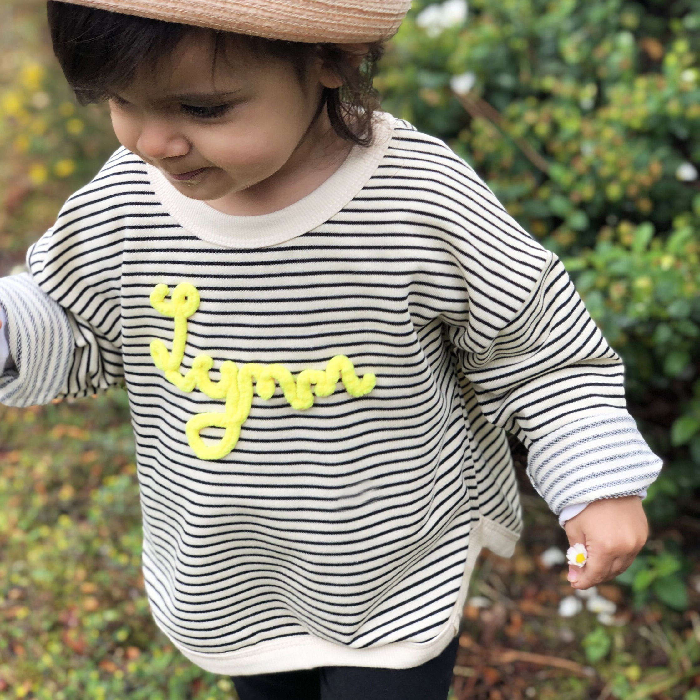 sweat enfant oversize prénom laine fluo