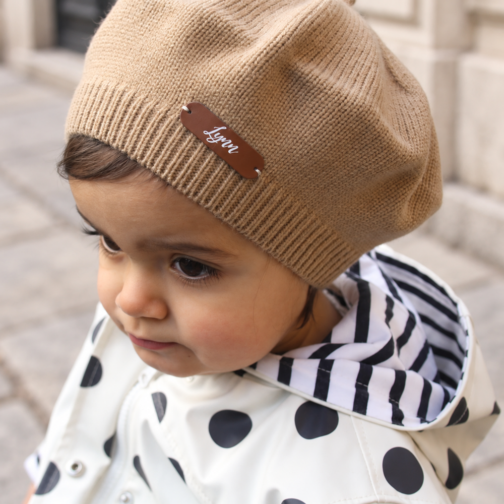 beret-camel-personnalise-prenom-enfant-look-parisien