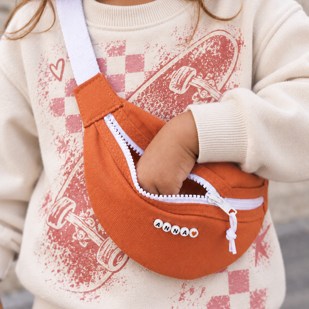 sac-banane-enfant-orange-personnalise-prenom-perles-coeur