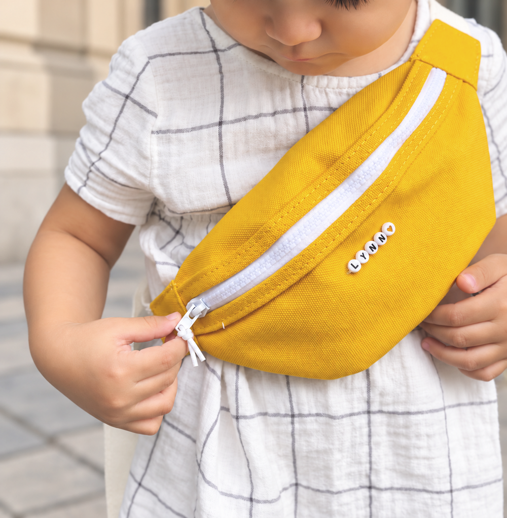 sac-banane-enfant-jaune-personnalise-prenom-perles-coeur