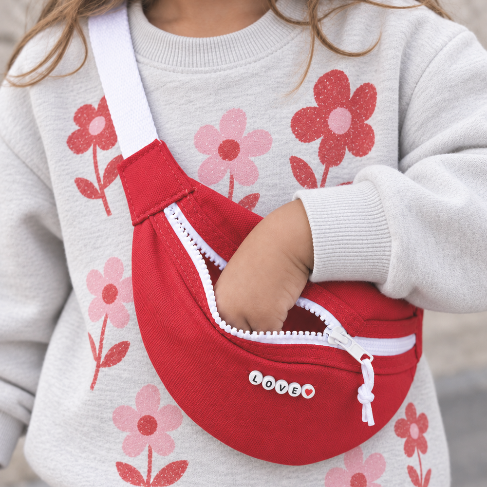 sac-banane-enfant-rouge-personnalise-perles-lettres-coeur