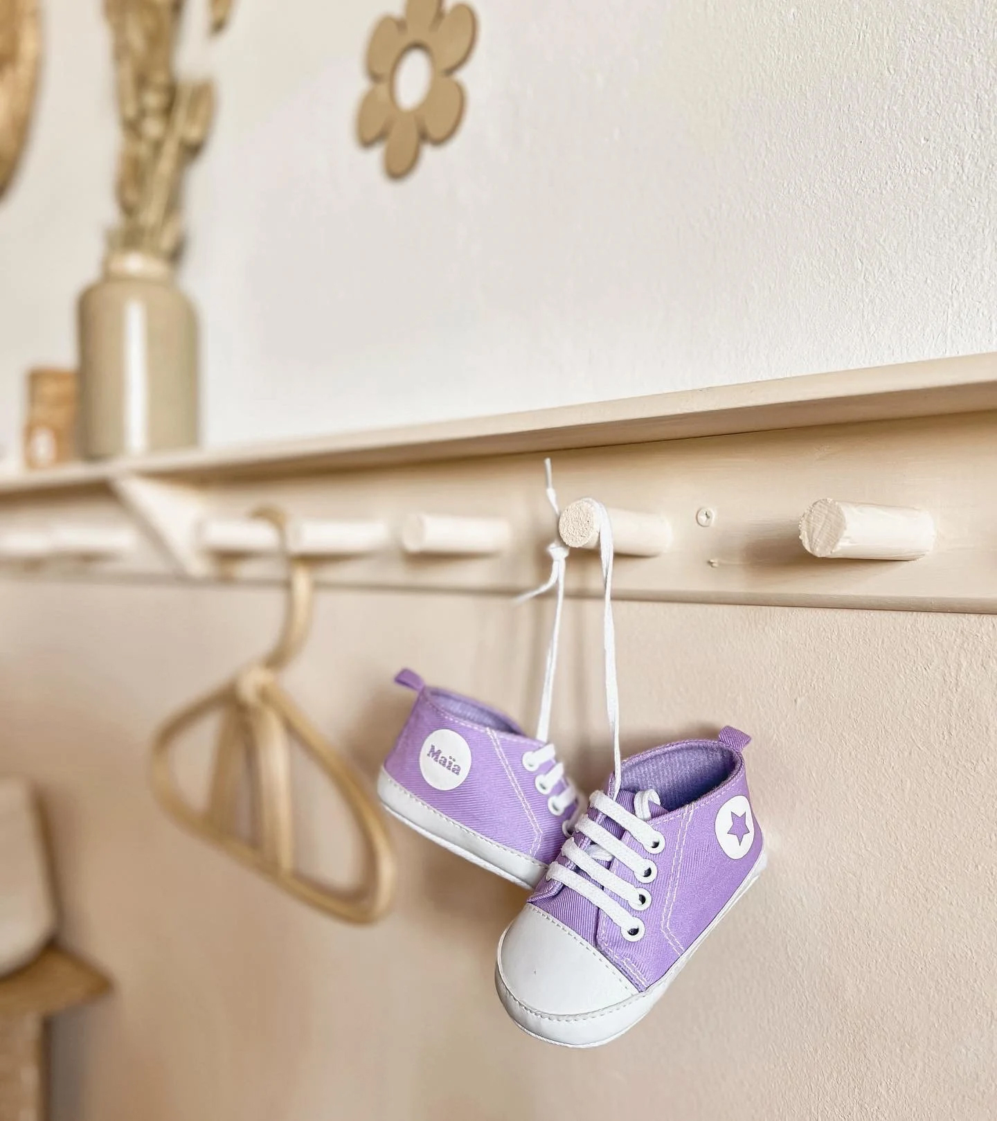 cadeau grossesse chaussures bébé parme