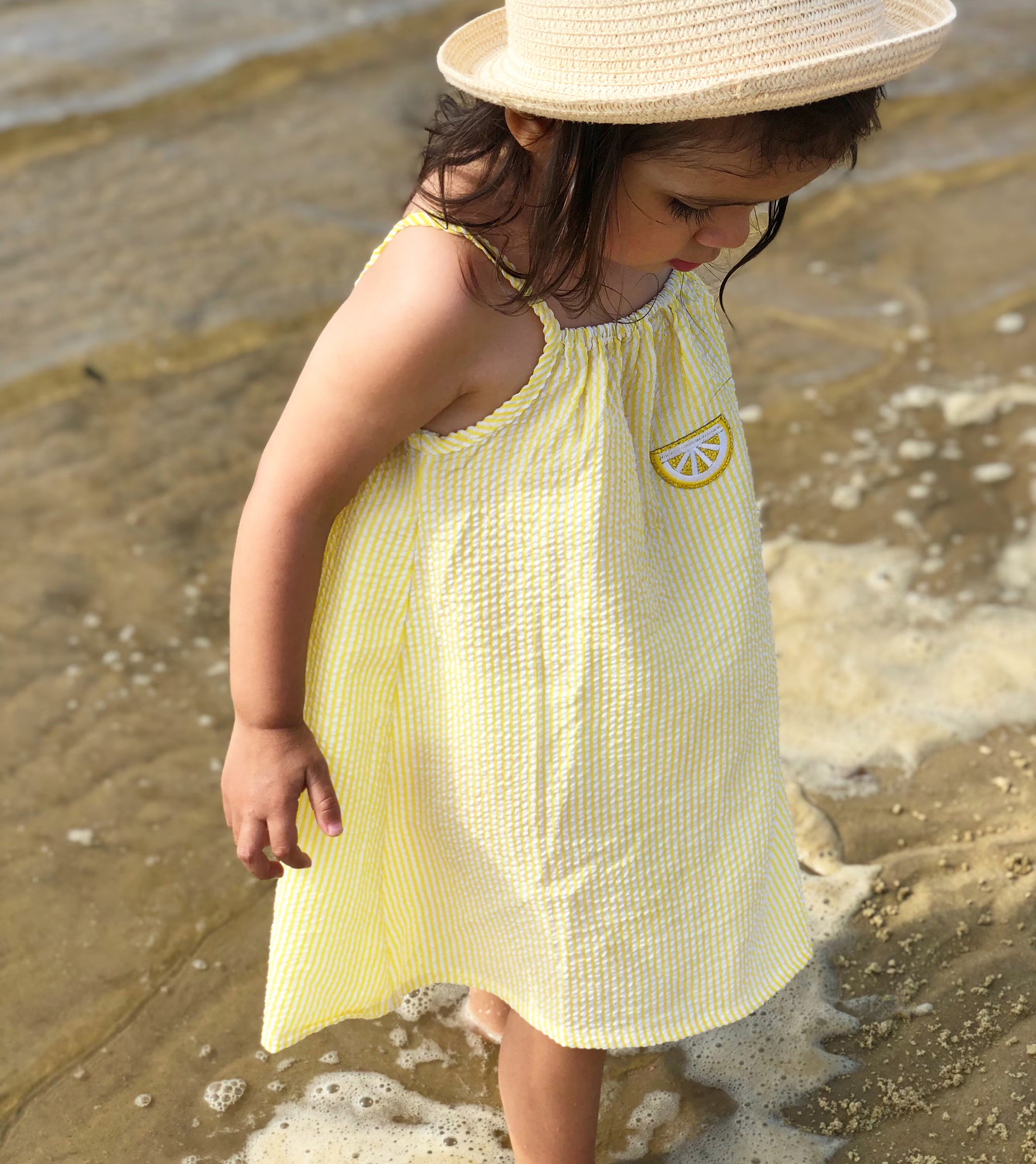 rose de plage enfant rayée avec citron appliqué