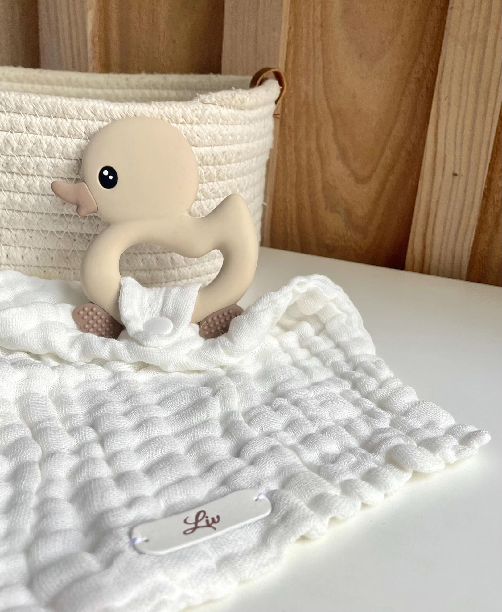 doudou hochet canard silicone et double gaze personnalisé