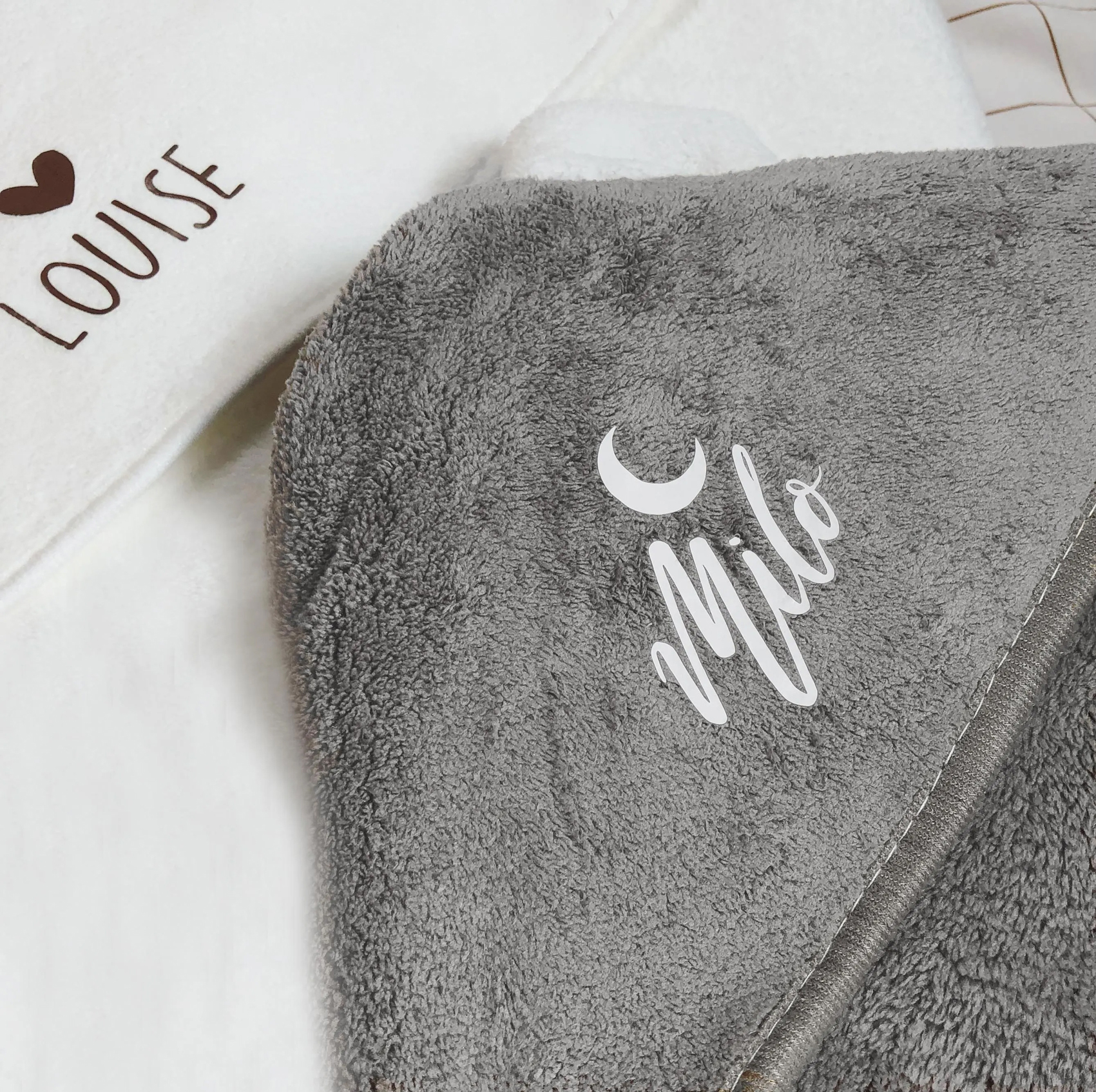 cape de bain douce prénom motif personnalisé