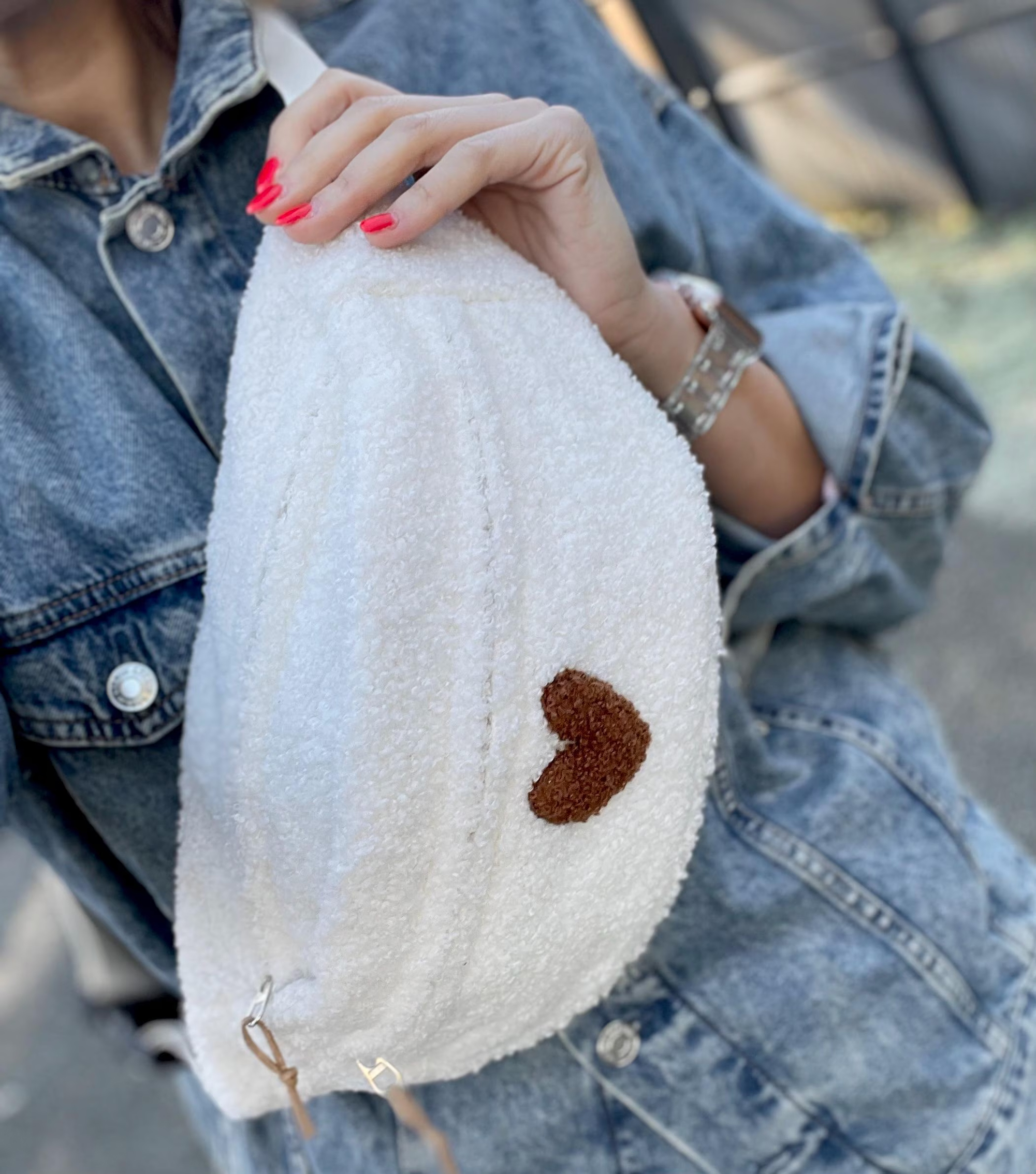 sac banane zippé blanc coeur marron peluche