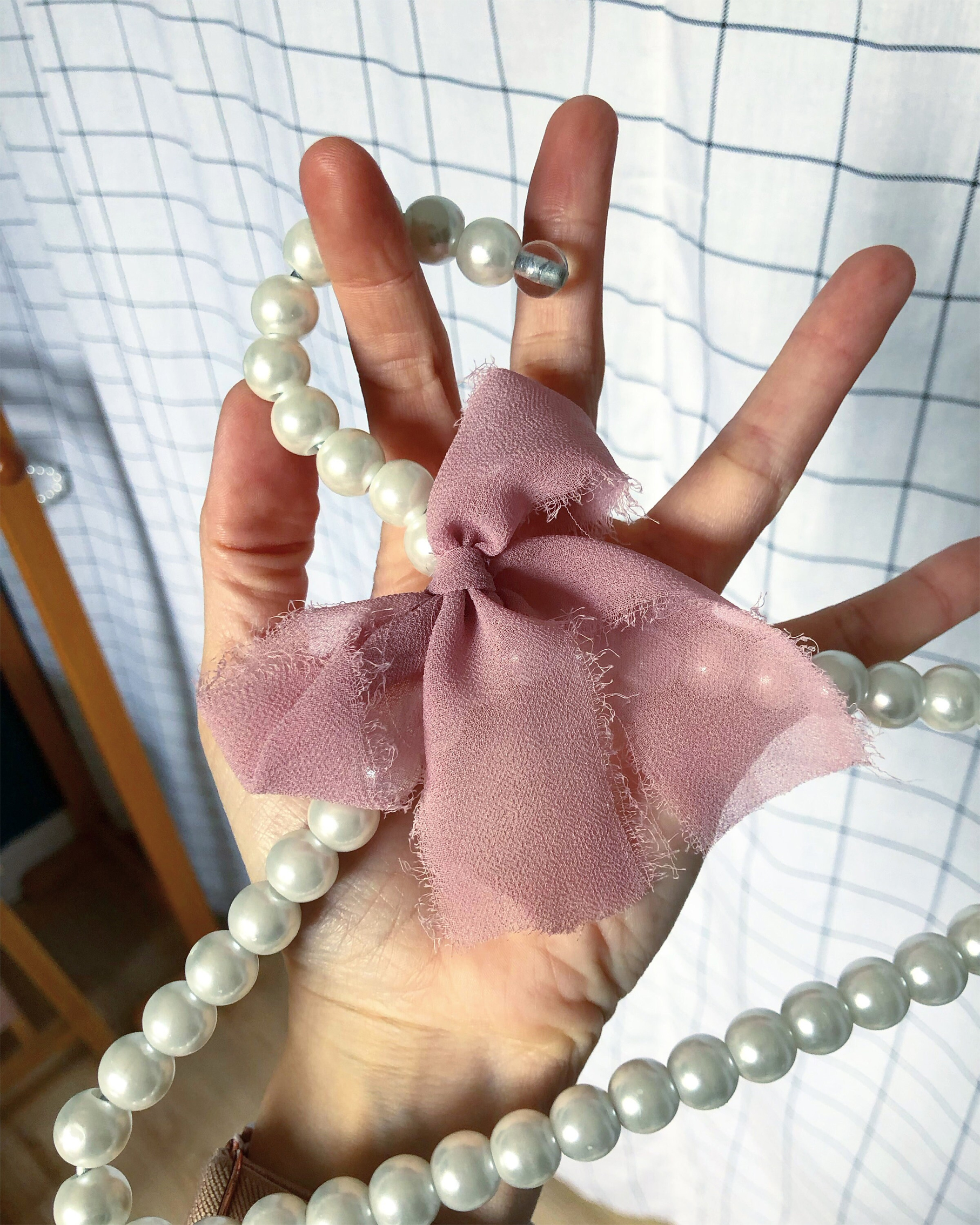cintre perle nacré avec noeud rose poudré