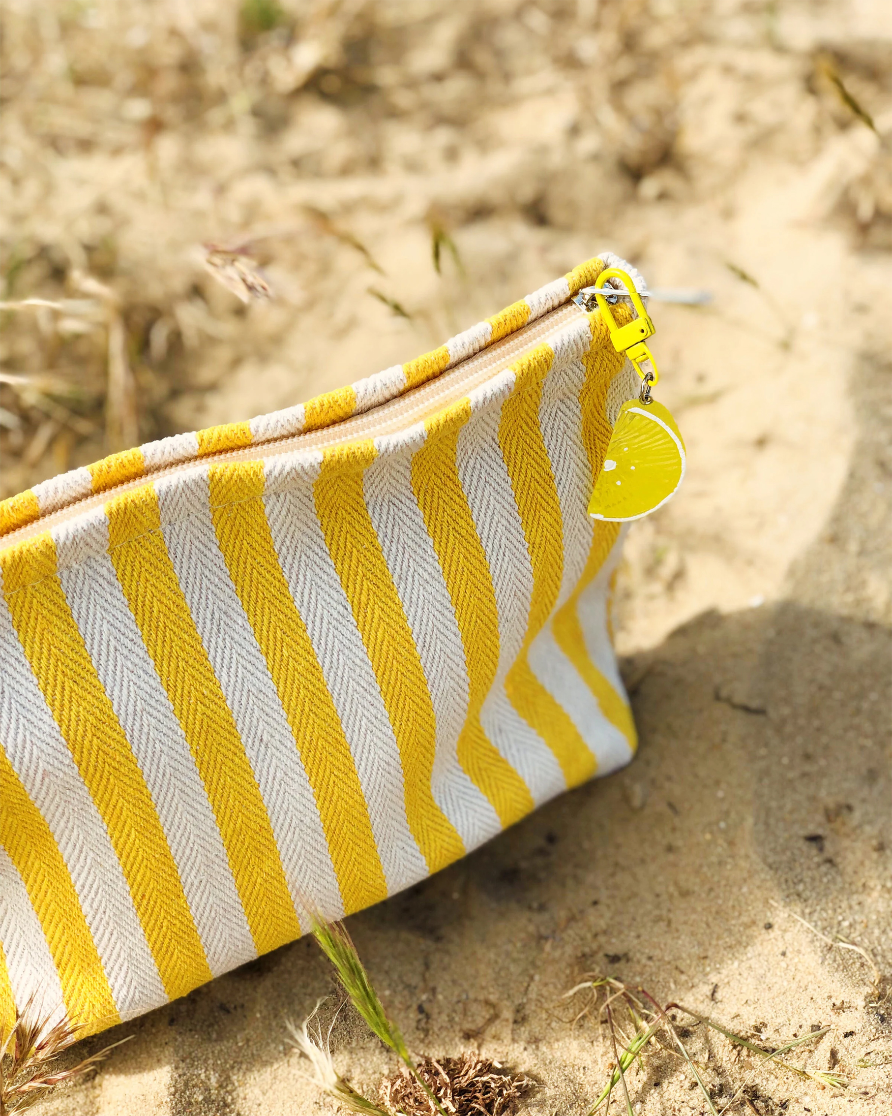 trousse plage été rayures jaune blanc