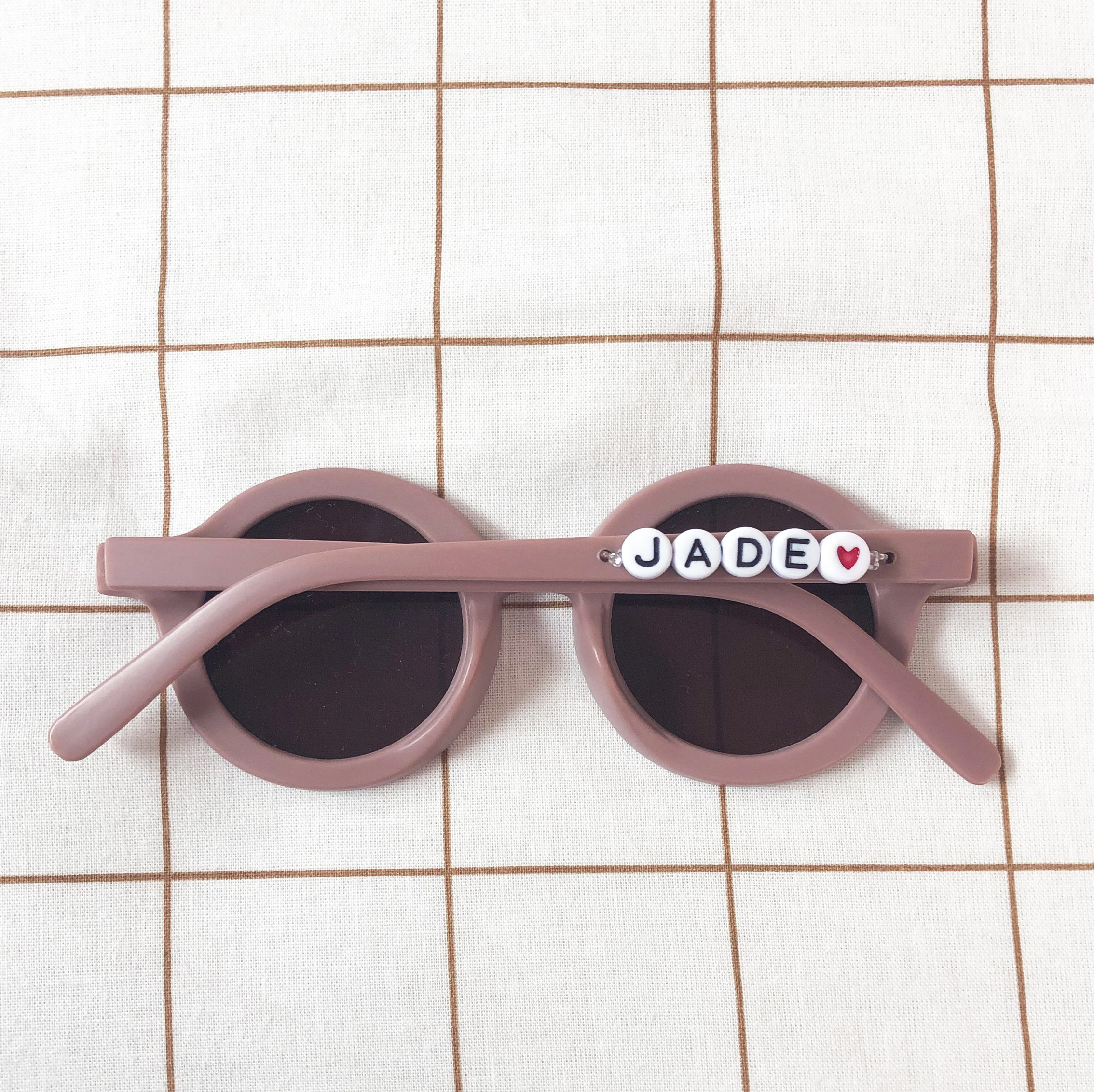 lunettes de soleil retro prenom enfant coeur