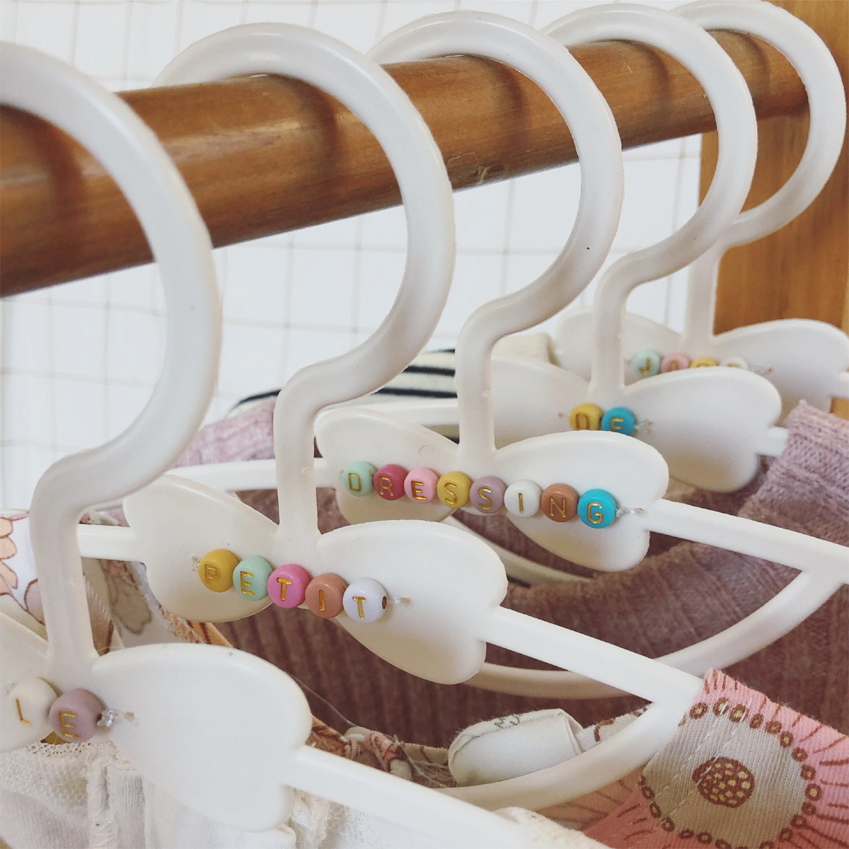 deco dressing enfant perles texte