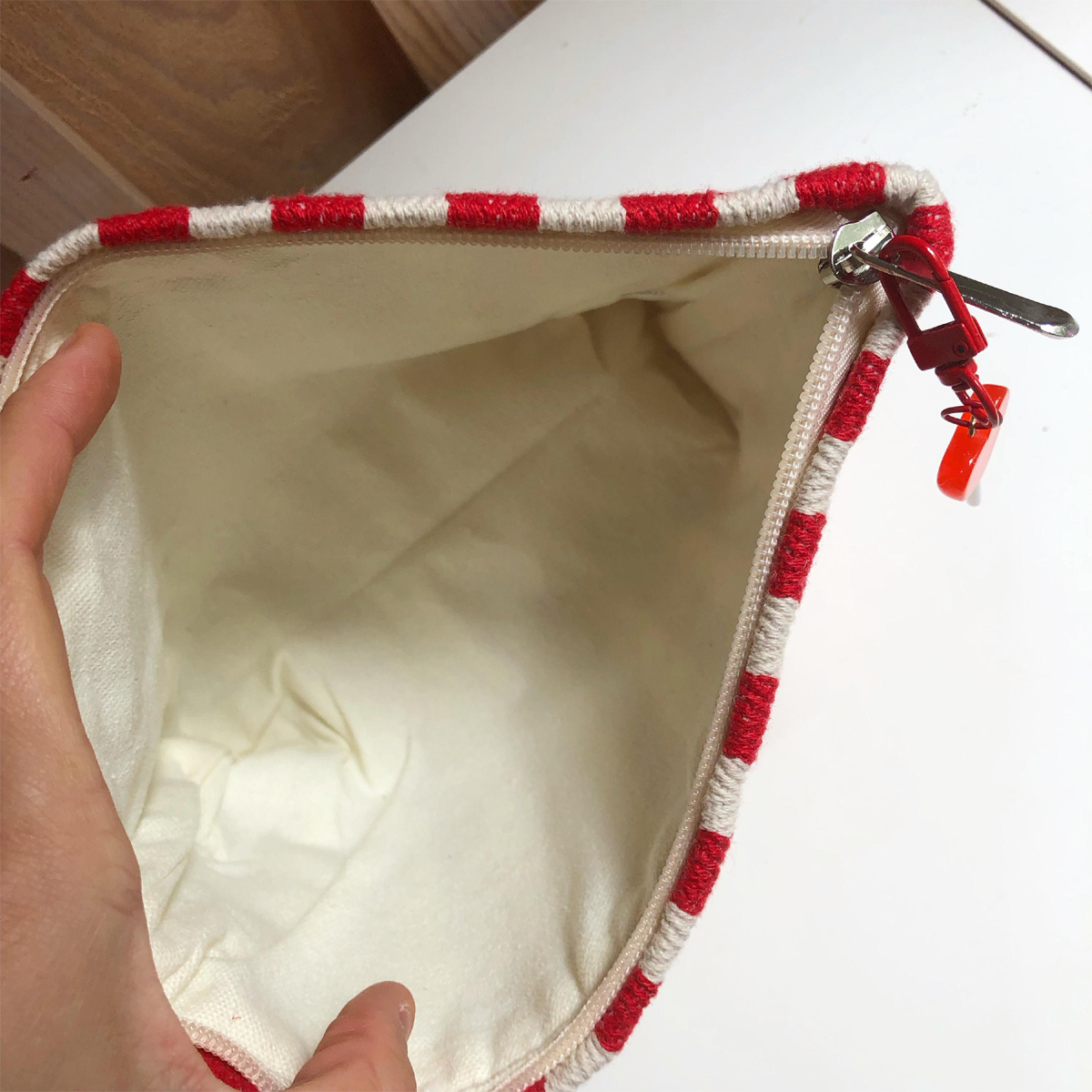 trousse coeur rouge a rayures