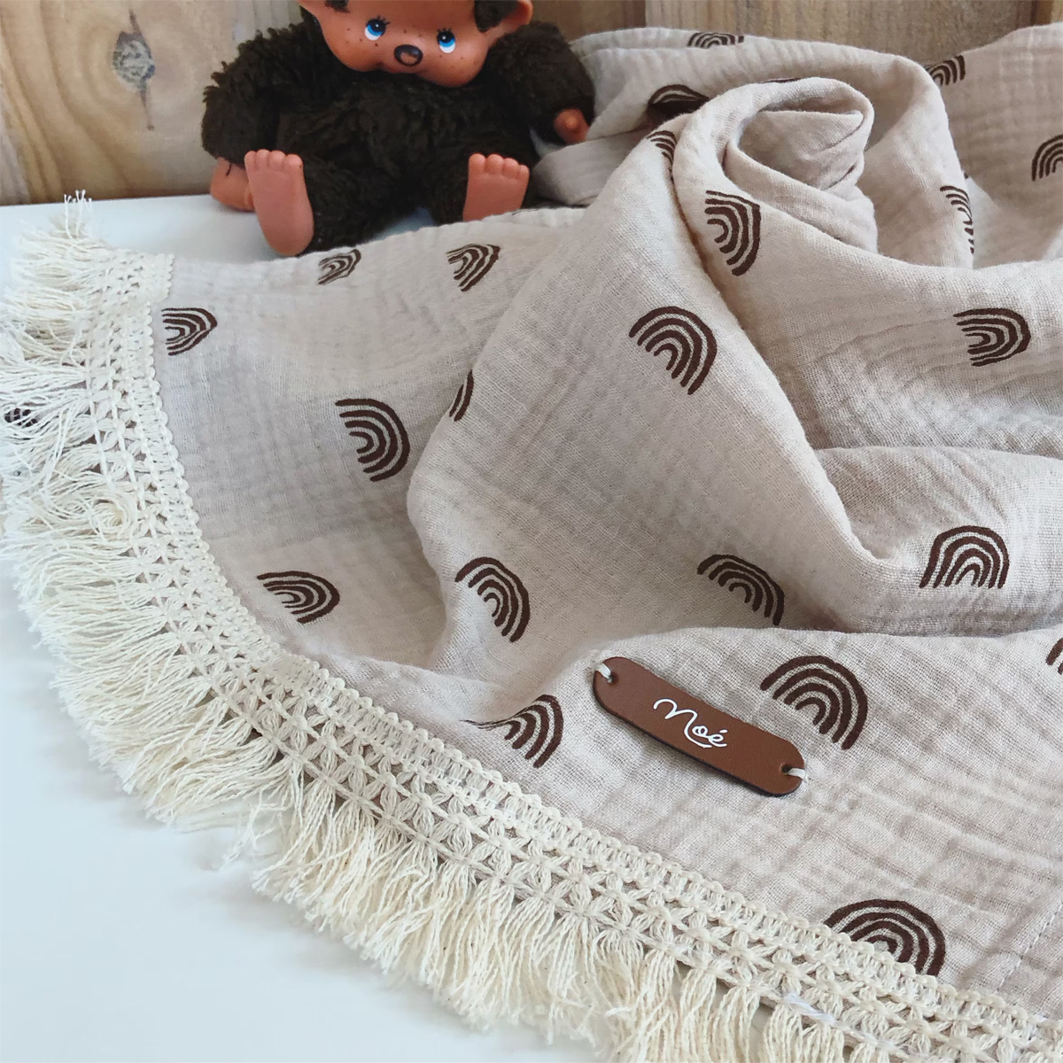 drap de plage enfant arc en ciel franges prenom