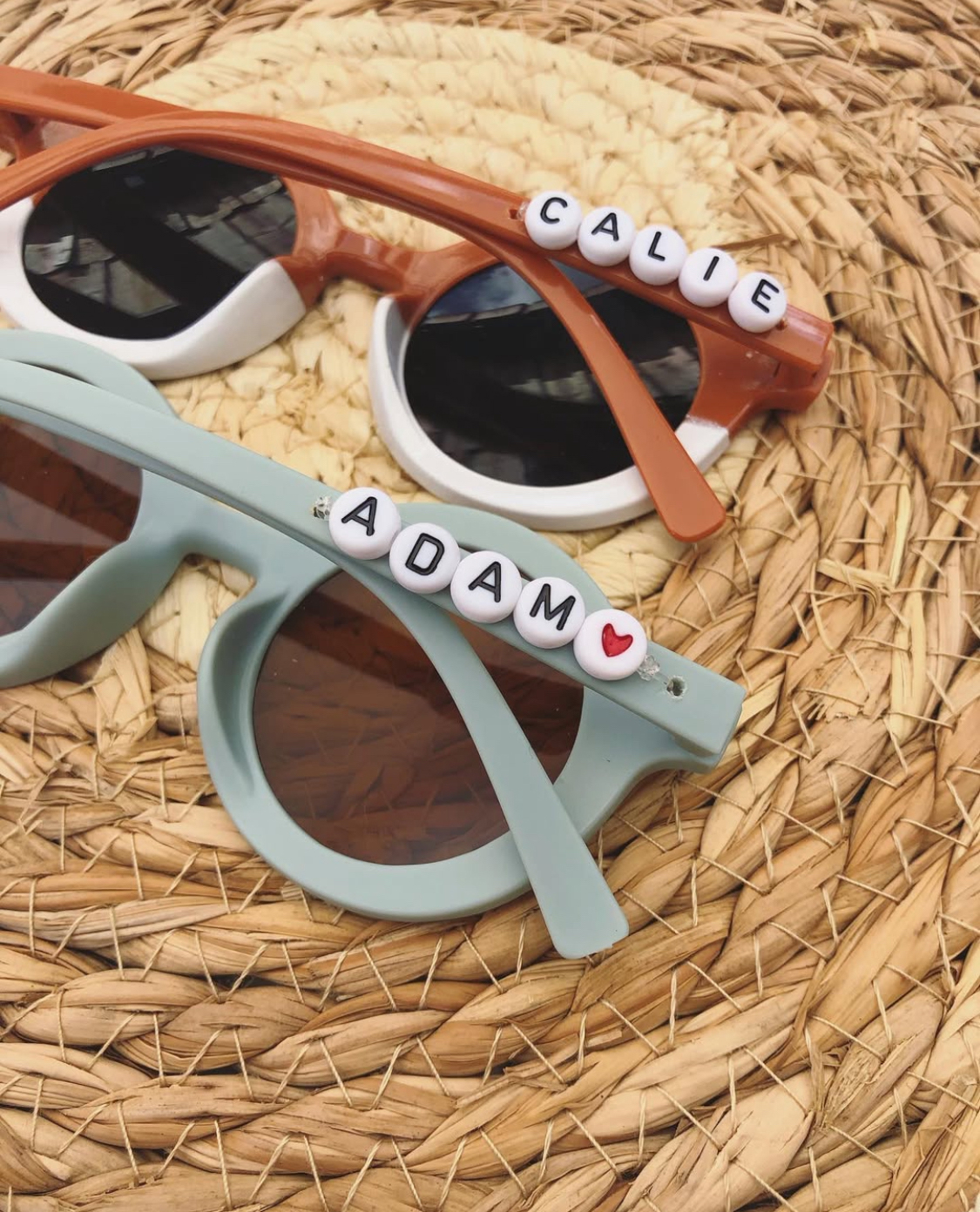 solaires enfant bicolore prenom noir blanc en perles