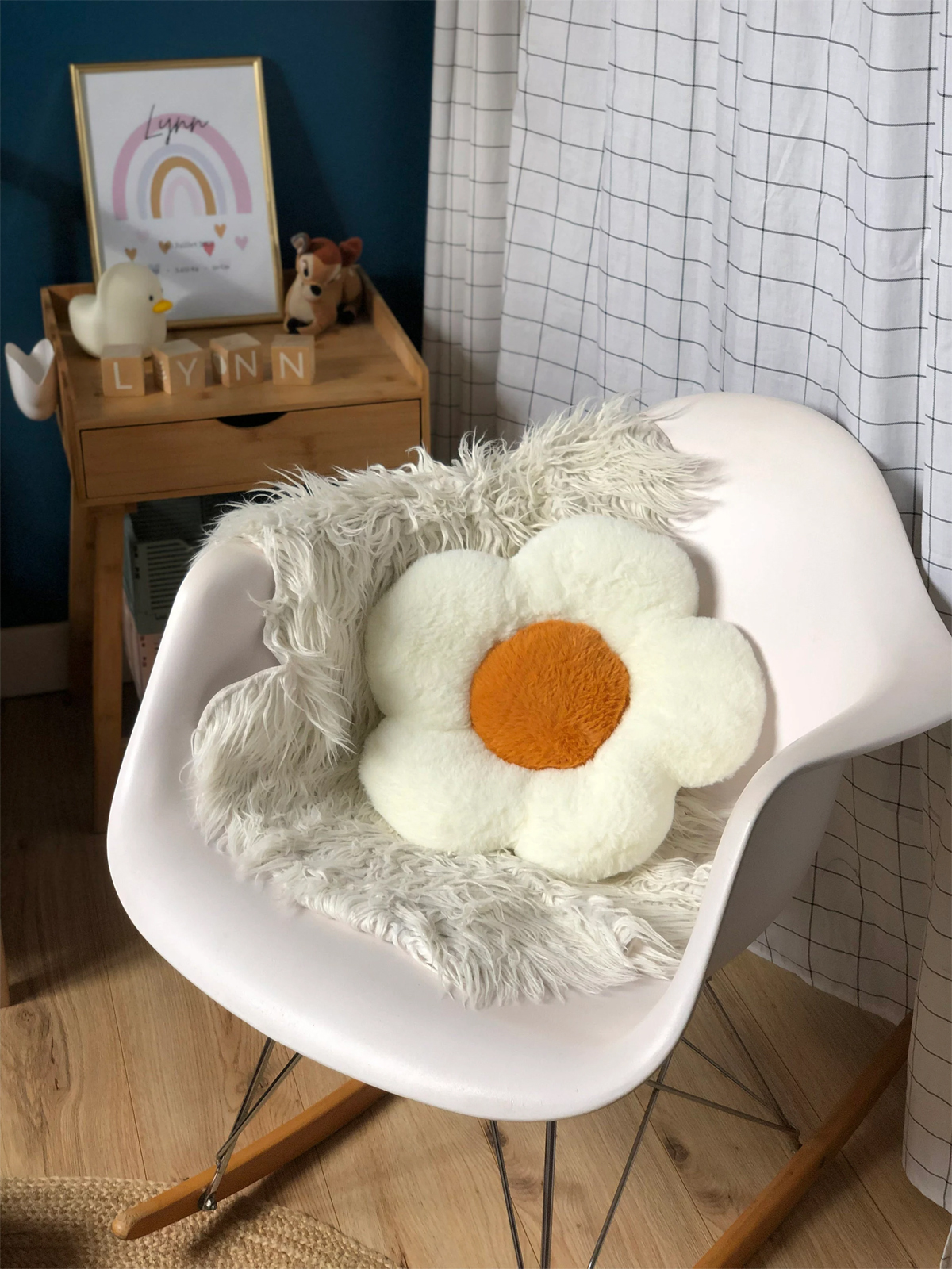 coussin marguerite fausse fourrure