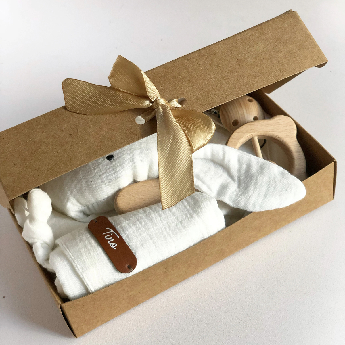 coffret naissance hochet bois doudou lapin attache tetine bavoir