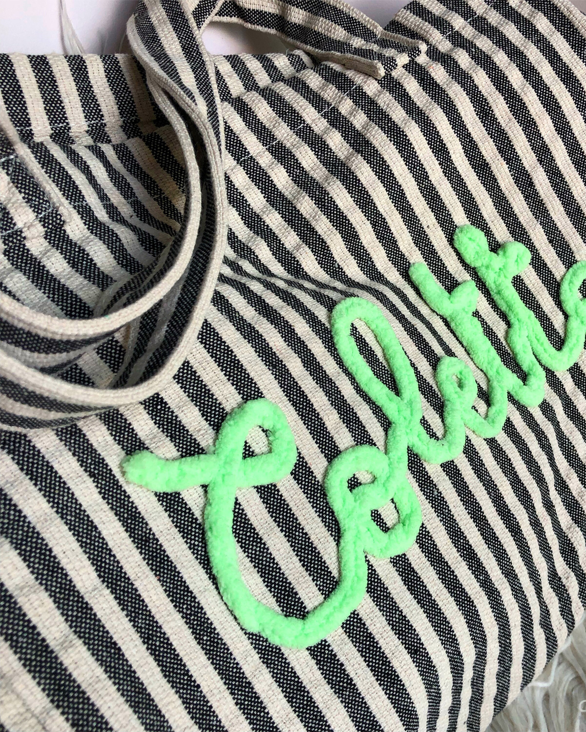 sac de plage rayures marine avec prénom vert mint
