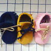 chaussons-bebe-lacets-couleurs-marine-moutarde-rose-interieur-imprime