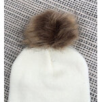 gros pompon fausse fourrure bonnet noir ou blanc