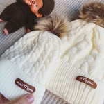 bonnet lainage torsades blanc avec pompon fausse fourrure