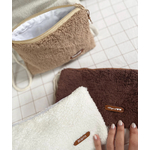 pochette zippée en fausse fourrure douce avec prénom