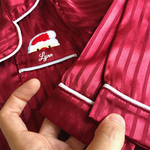 details-pyjama-enfant-noel-personnalise-rouge-lynn