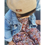 beret-personnalise-veste-jean-robe-fleurs