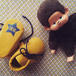 chaussons-bebe-moutarde-personnalises-prenom-lucas-etoile-little-mocs