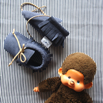 chaussons-bebe-marine-interieur-rayures-franges-little-mocs