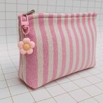 trousse-de-toilette-plage-rose-rayures-breloque-fleur