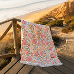 fouta-ete-grosses-fleurs-colorées-prenom-simili-cuir-personnalisable