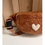 banane marron peluche ours avec coeur plaqué
