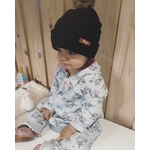 chapeau laine noir bébé avec pompon et prénom