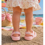 meduses-enfant-personnalisees-rose-plage-vue-arriere-prenom-perles-oh-baby