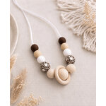 collier-maternite-silicone-bois-motif-leopard-photo-ambiance-boheme