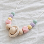 collier-allaitement-multicolore-pastel-silicone-bois
