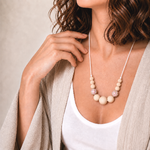 collier-allaitement-portage-bois-perles-fleuries-rose-maman-bebe