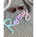prénom laine tie & dye personnalisé sur pull marine enfant